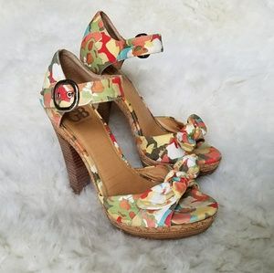 Summer cute platforms Gianni Bini